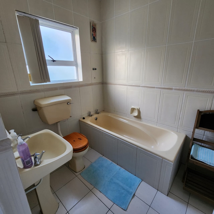 6 Bedroom Property for Sale in Jongensfontein Western Cape